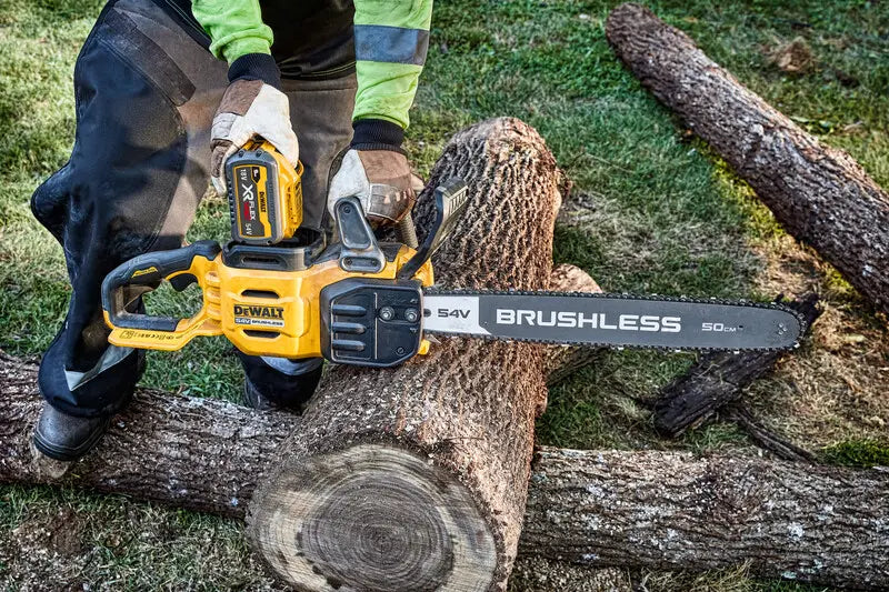 DeWALT  Motosega a batteria 54V 50 cm, 1x batteria 9,0 Ah FLEXVOLT, caricabatterie DCMCS575X1